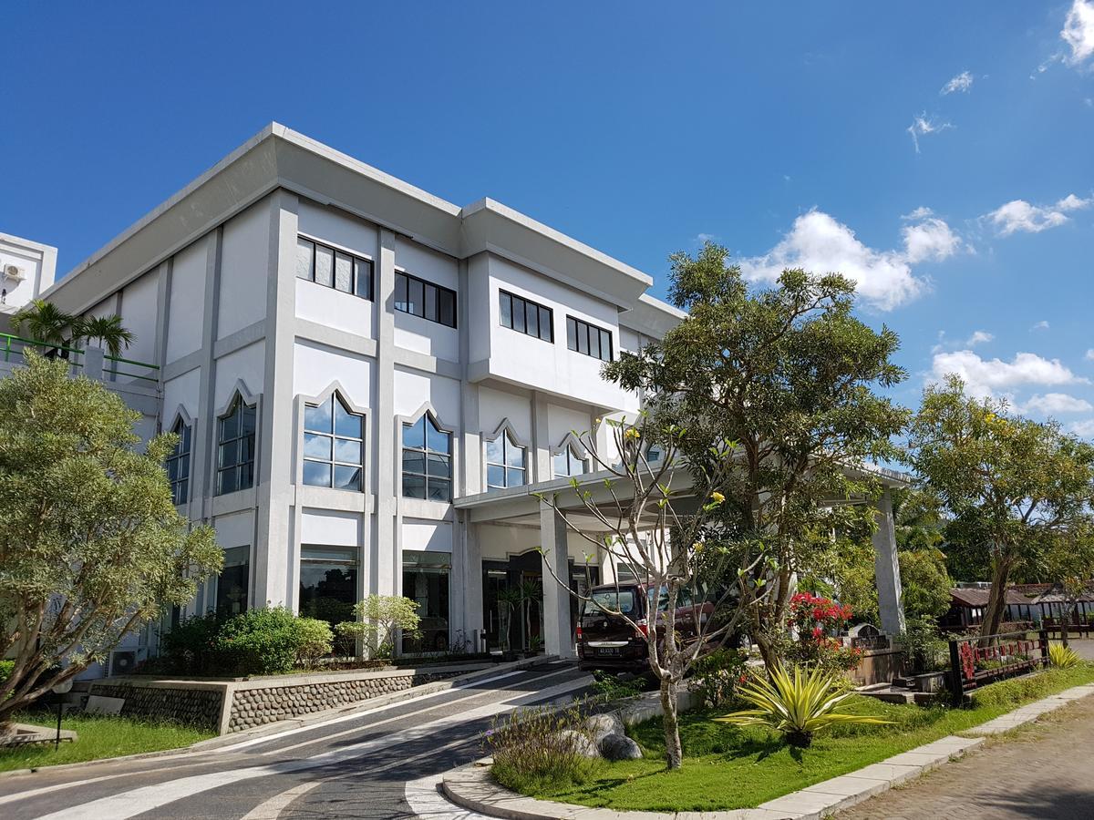 Grand Royal Taliwang Hotel Exterior photo